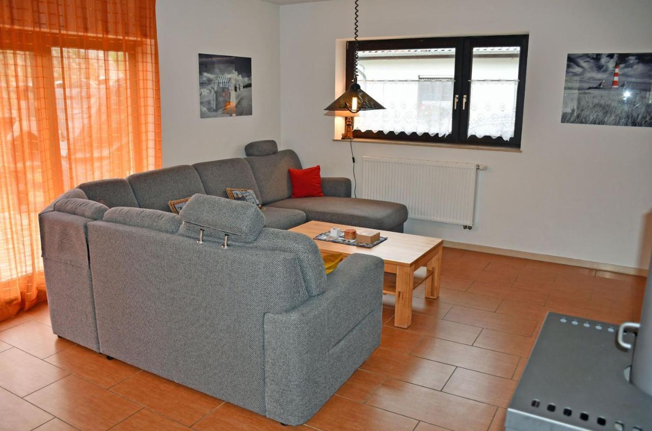 schönes Ferienhaus mit Kamin und Sauna im Ostseebad Sellin Exterior foto
