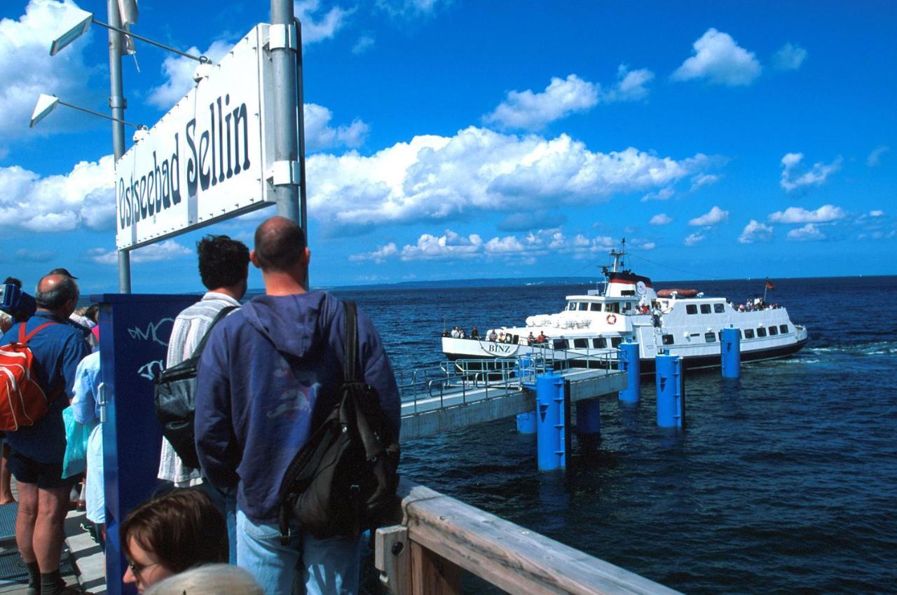 schönes Ferienhaus mit Kamin und Sauna im Ostseebad Sellin Exterior foto