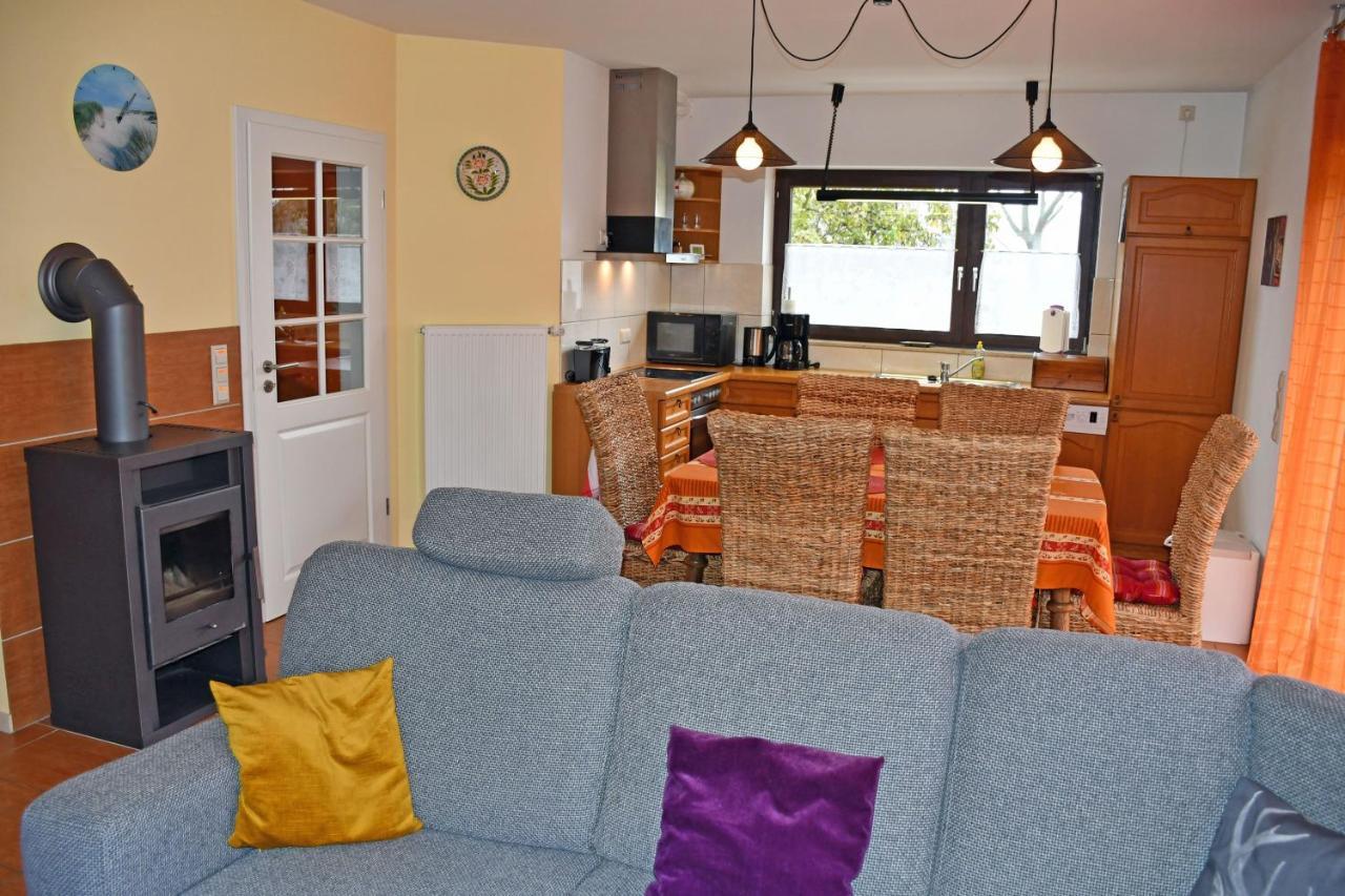 schönes Ferienhaus mit Kamin und Sauna im Ostseebad Sellin Exterior foto