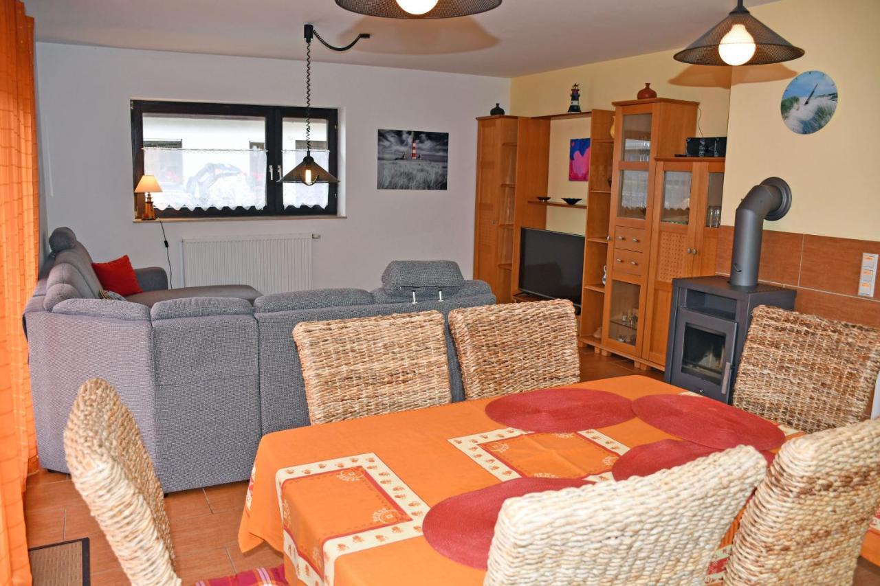 schönes Ferienhaus mit Kamin und Sauna im Ostseebad Sellin Exterior foto