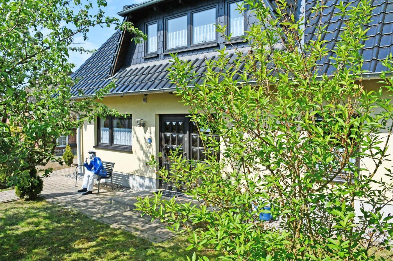 schönes Ferienhaus mit Kamin und Sauna im Ostseebad Sellin Exterior foto